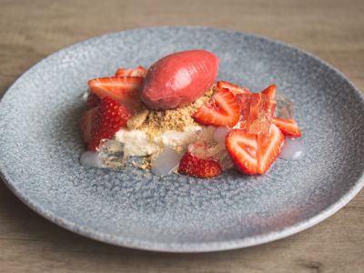 Strawberry-and-Elderflower-Cheesecake